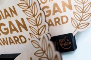 vegan_awards_houten_bord